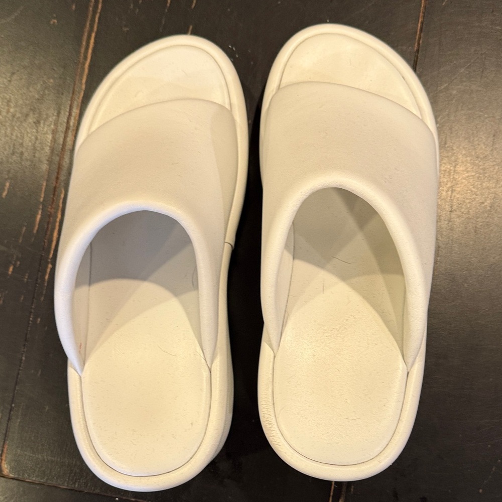 Balenciaga White platform sandals